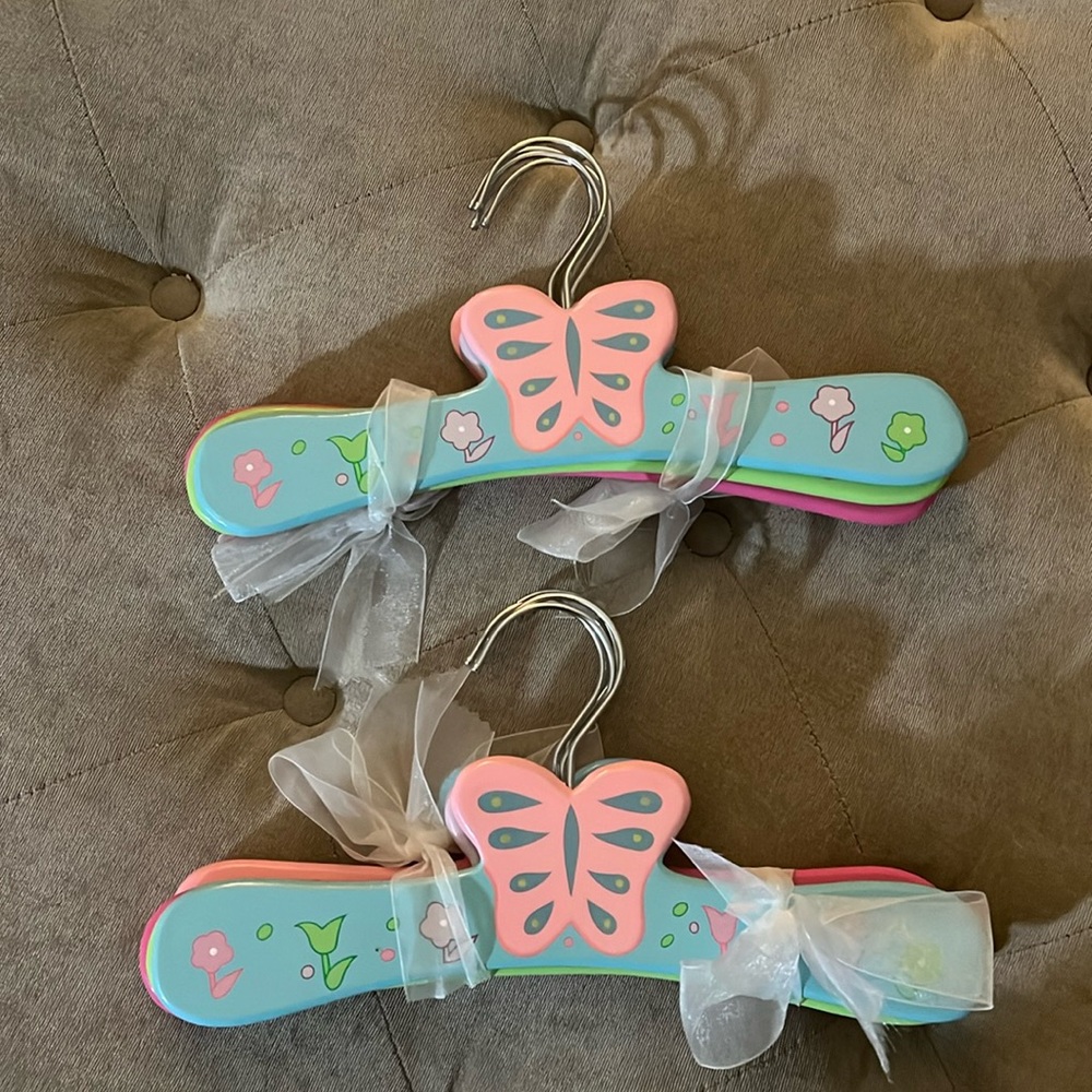 NEW Decorative hangers 8 count
